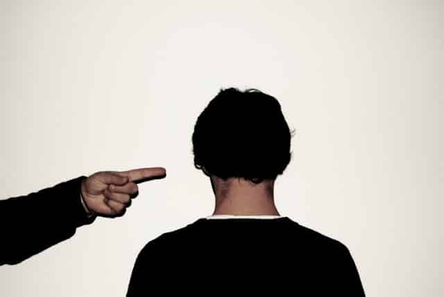 Porque Julgar ao Invés de Ajudar?