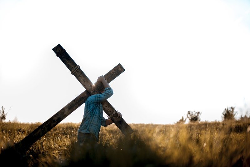 cruz maior - Deus nunca dá uma cruz maior que você possa carregar