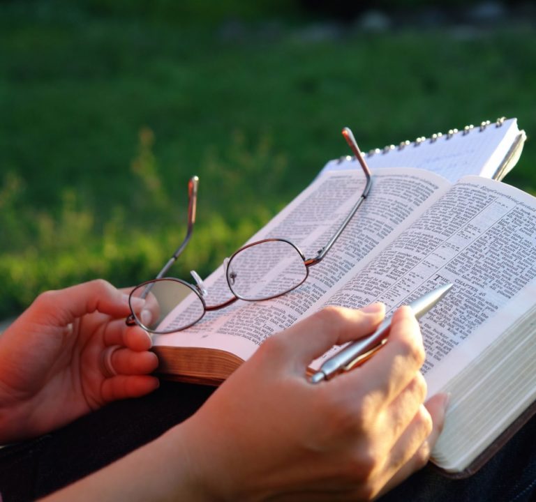 Saiba como a teologia pode transformar a sua vida