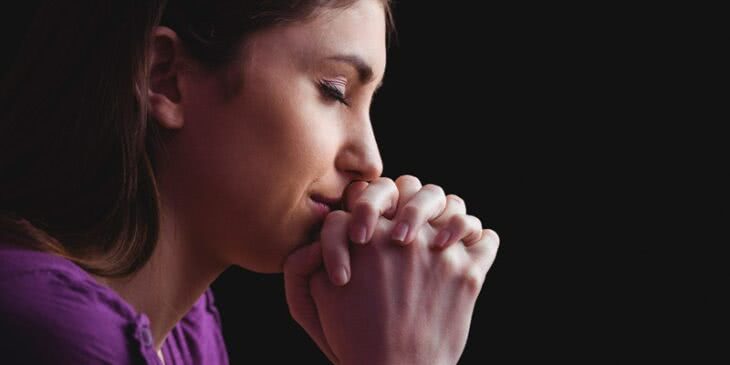 Oração para superar a angústia de viver longe da família