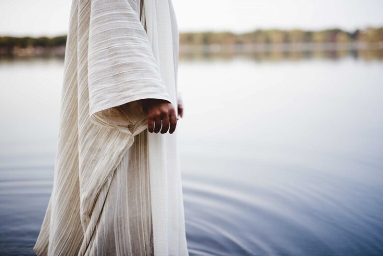 Deus está ao seu lado – não tenha medo e confie no Senhor