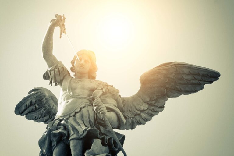 O que é um arcanjo? Significado e referências bíblicas