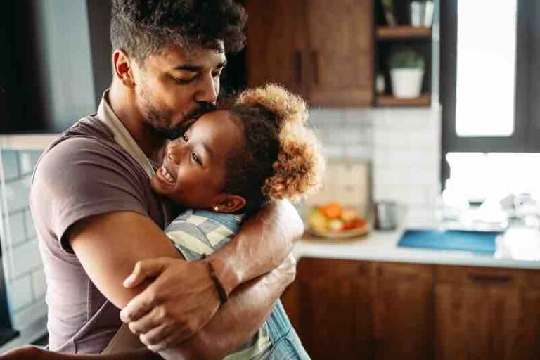 Dias do Pais: 1 Coríntios 16:13 – Estejam vigilantes, mantenham-se firmes na fé, sejam homens de coragem, sejam fortes