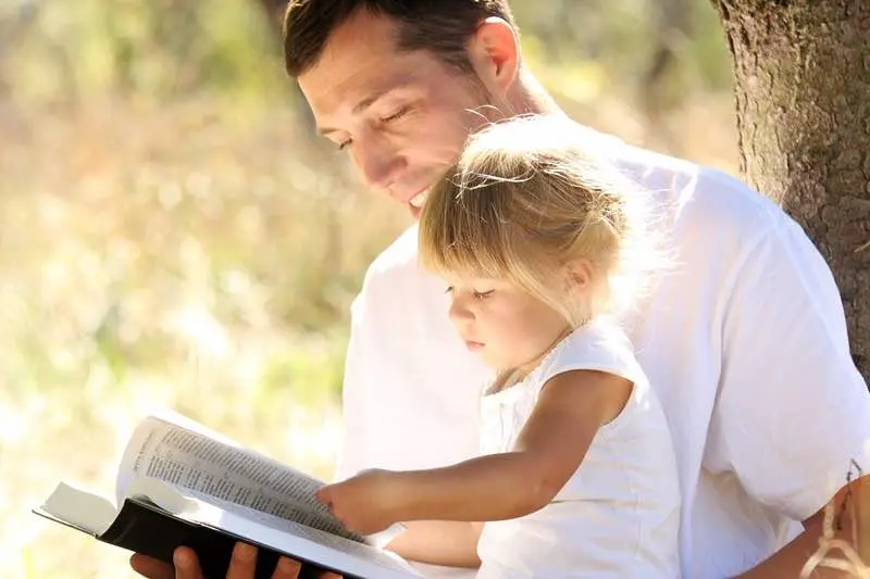pai e filho - Ensina o caminho para teu filho: a importância da família